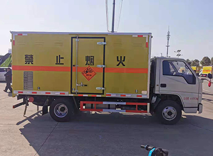 解放爆破器材运输车